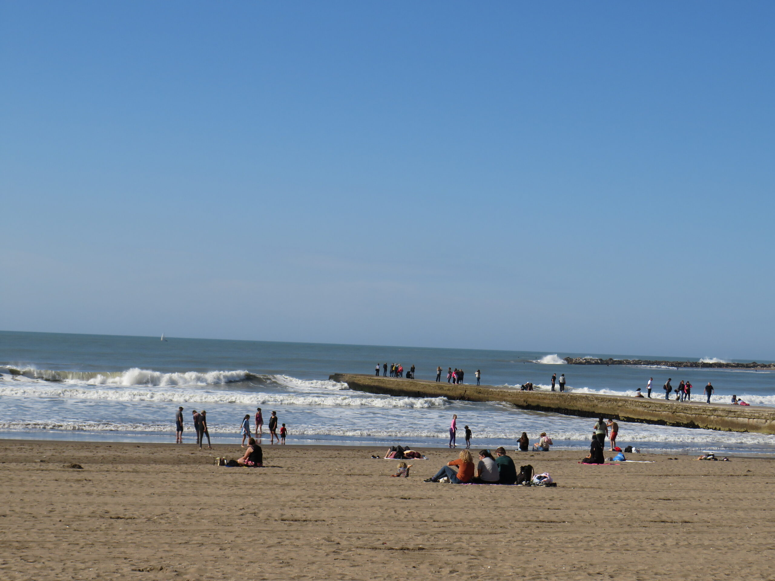 Las 10 Mejores Playas de Mar del Plata: De La Perla a Faro, ¿Cuál Elegir?